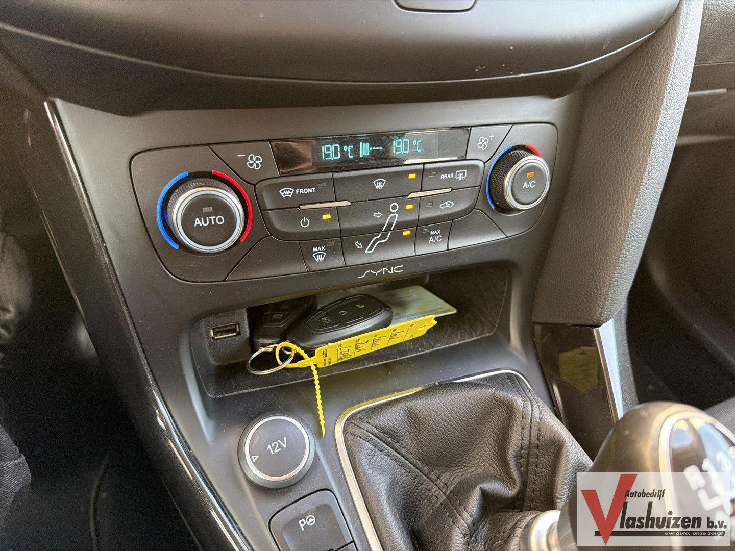 Ford Focus 2015 — photo 11