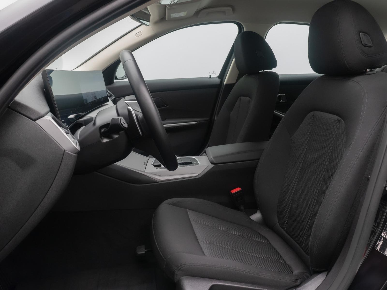 BMW 318i  Widscreen PDC GeschwindigReg DAB Cockpit+