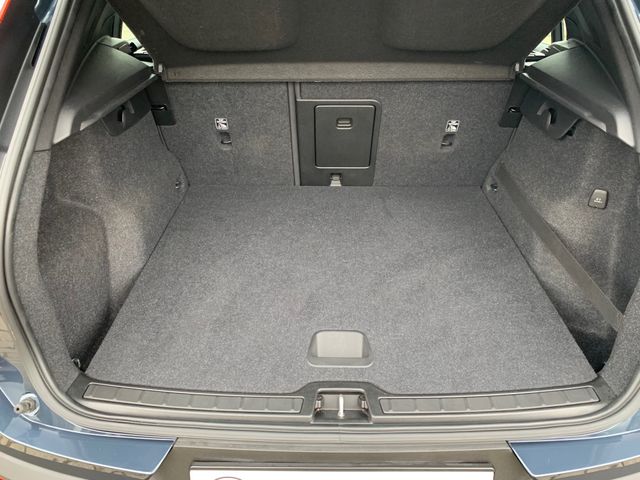 Fahrzeugabbildung Volvo XC40 Momentum Pro AWD+LED+Navi+Kamera+Standh+AHK