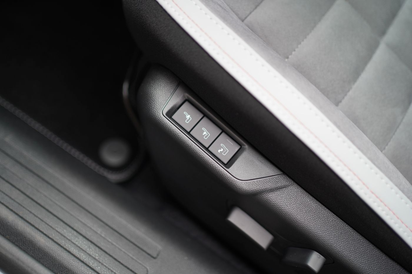 Fahrzeugabbildung Citroën C4 Hybrid 145 DCS6 Max *** Vollausstattung ***