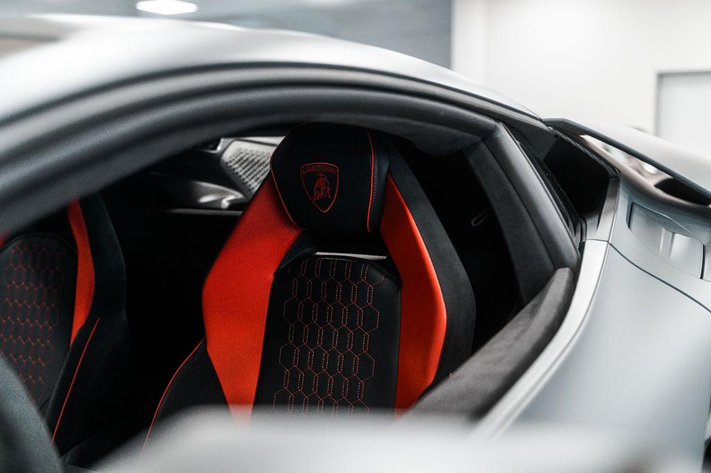 Lamborghini Revuelto