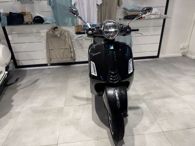 Vespa GTS 300 SUPER E5 NERO CONVINTO XN2