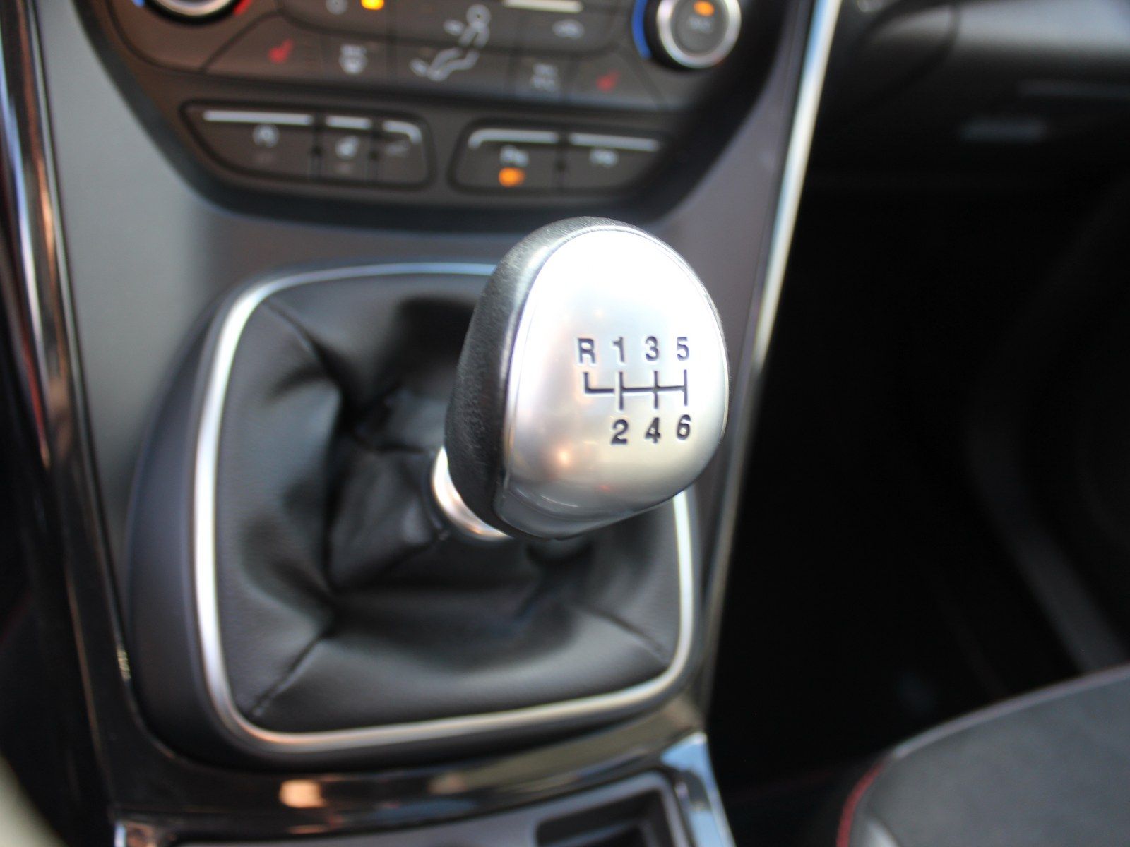 Fahrzeugabbildung Ford Kuga ST-Line 1,5 EcoBoost Start/Stopp
