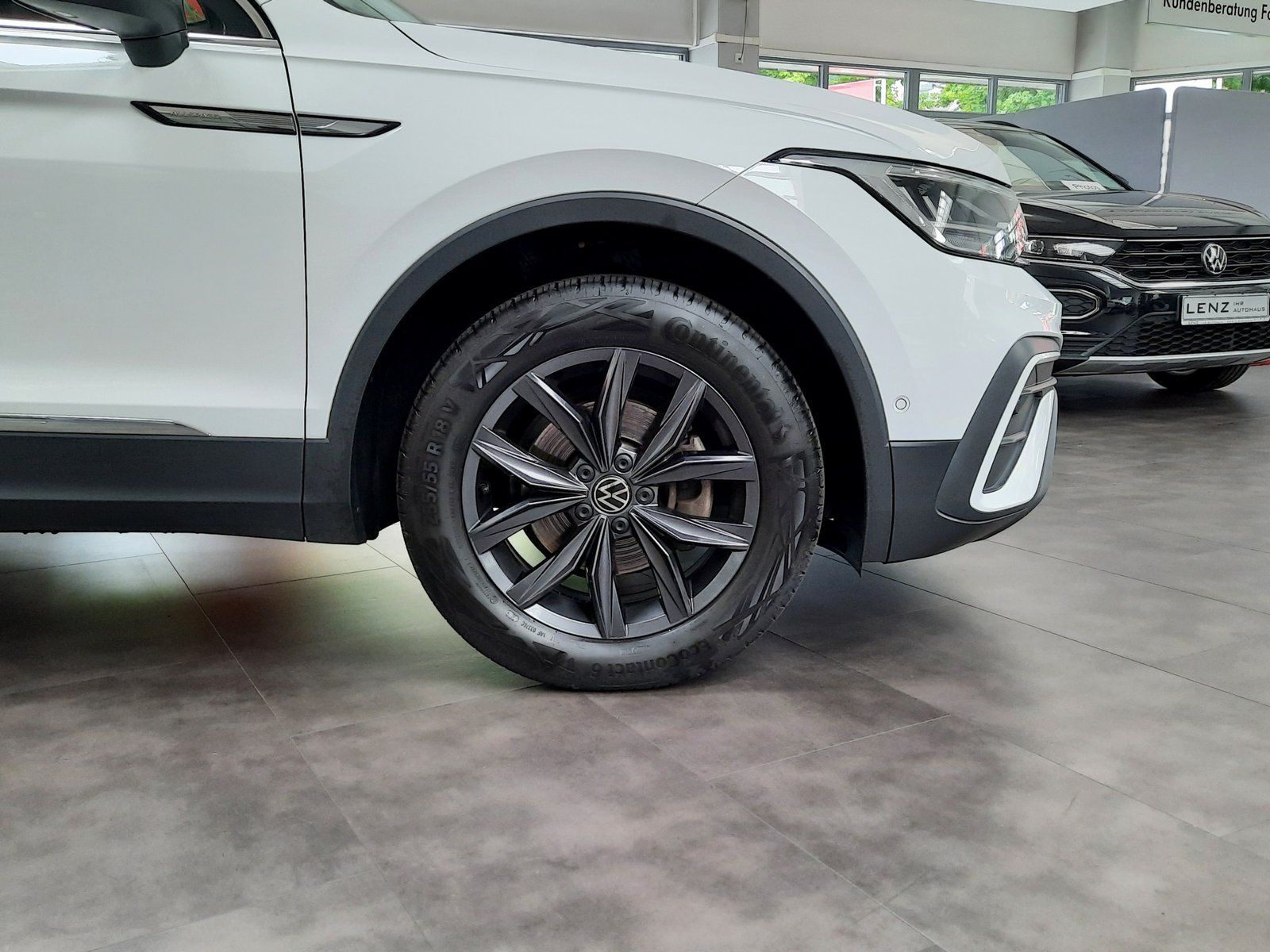 Fahrzeugabbildung Volkswagen Tiguan Allspace Life TDI *Standhzg*Navi*Cam*LED*