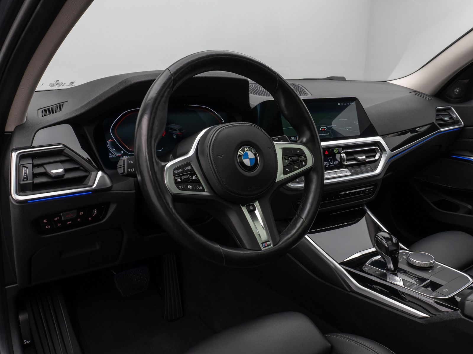 Fahrzeugabbildung BMW 320d xD  Sport Line Panorama DAB H/K Stop&Go AHK