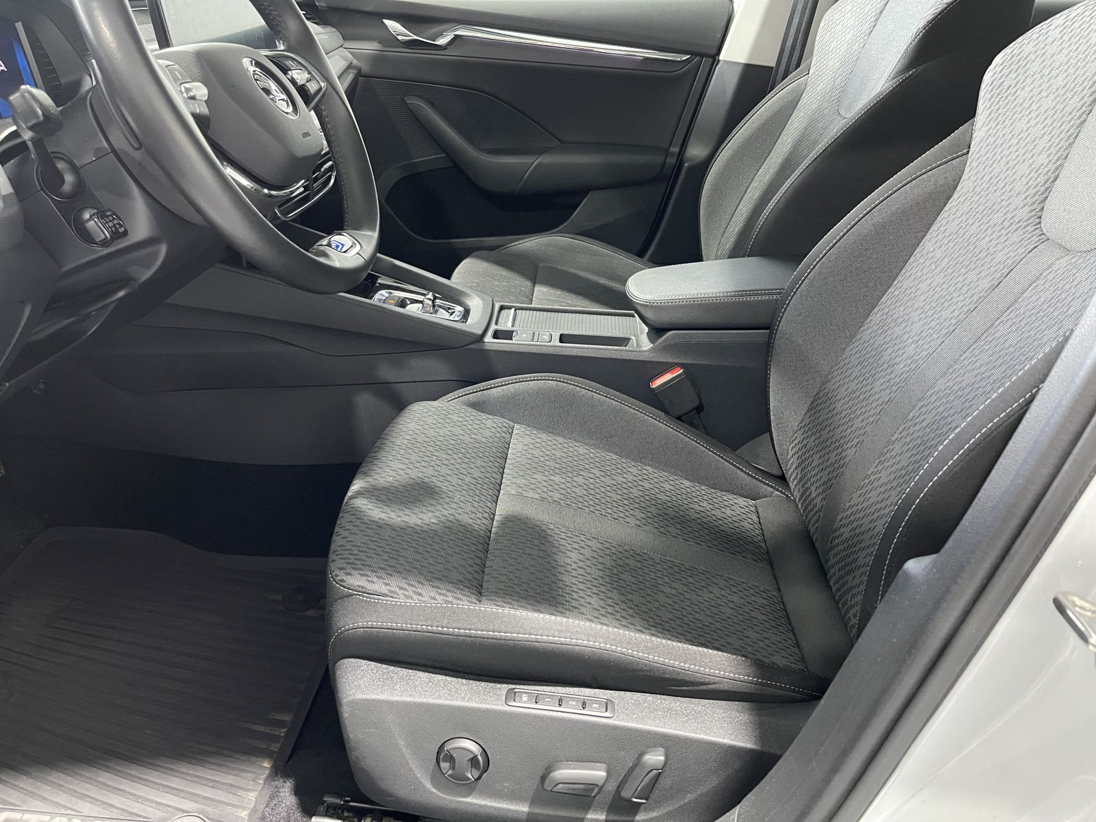 Fahrzeugabbildung SKODA Octavia Style 2.0 TDI*Navi*HeadUp*ACC*PDC*