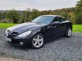 Mercedes-Benz Mercedes SLK 300 - Mercedes-Benz SLK 300 mit Benzin-Antrieb: Cabrio, Automatik