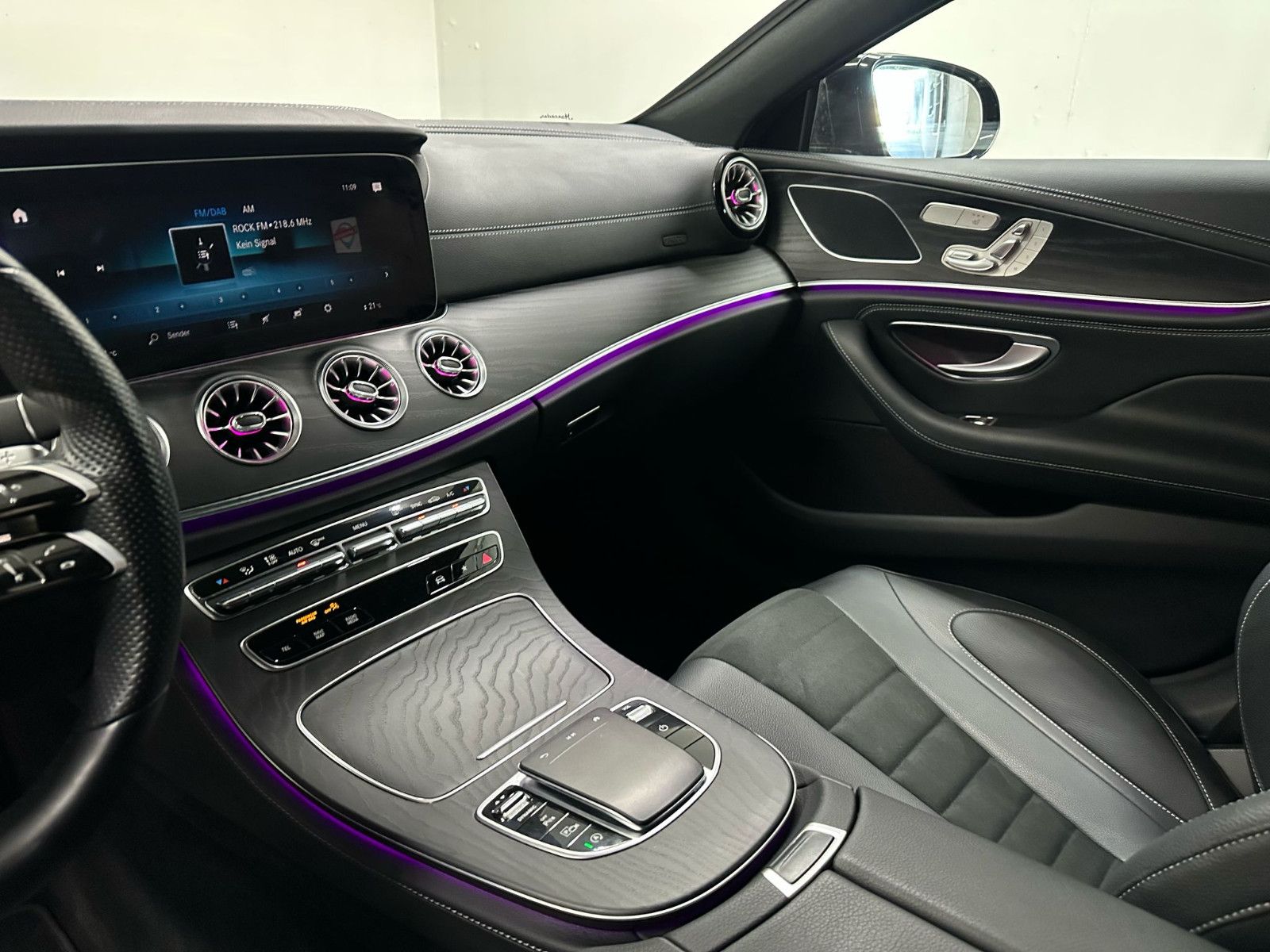 Fahrzeugabbildung Mercedes-Benz CLS 300 d 4MATIC AMG-LINE*NIGHT*KAMERA*AMBILI*