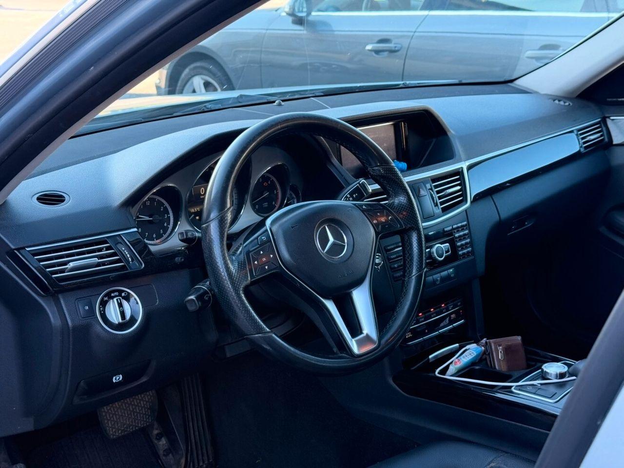 Mercedes-Benz E300 2012 — photo 13