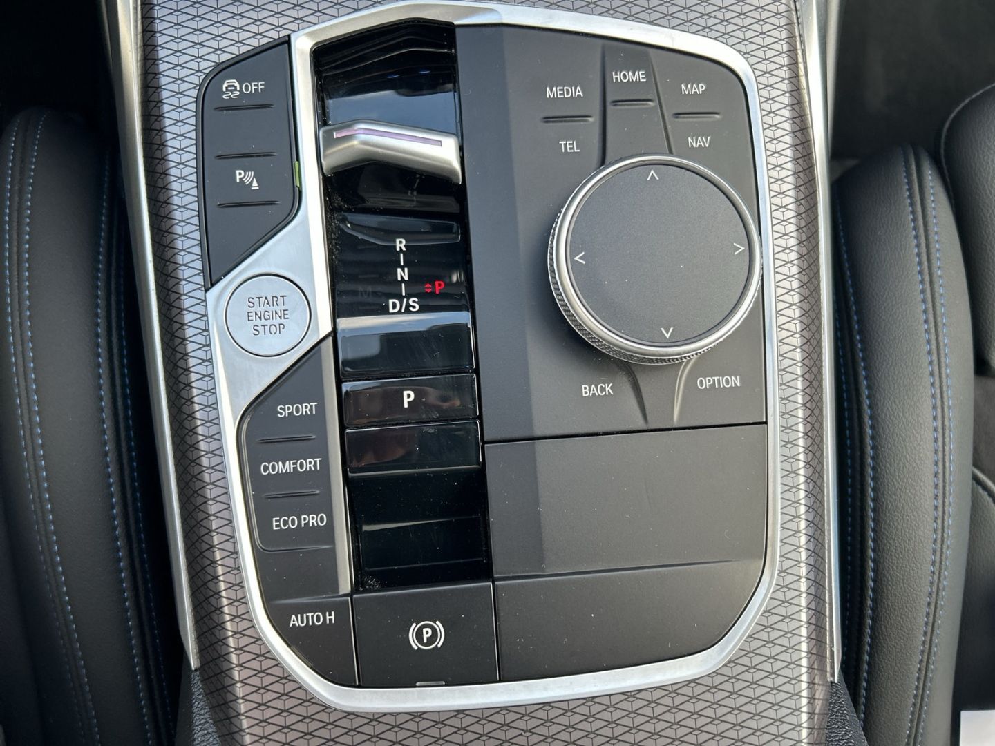 Fahrzeugabbildung BMW 330 d xDrive Touring,M Sport,HeadUp,SurroundView