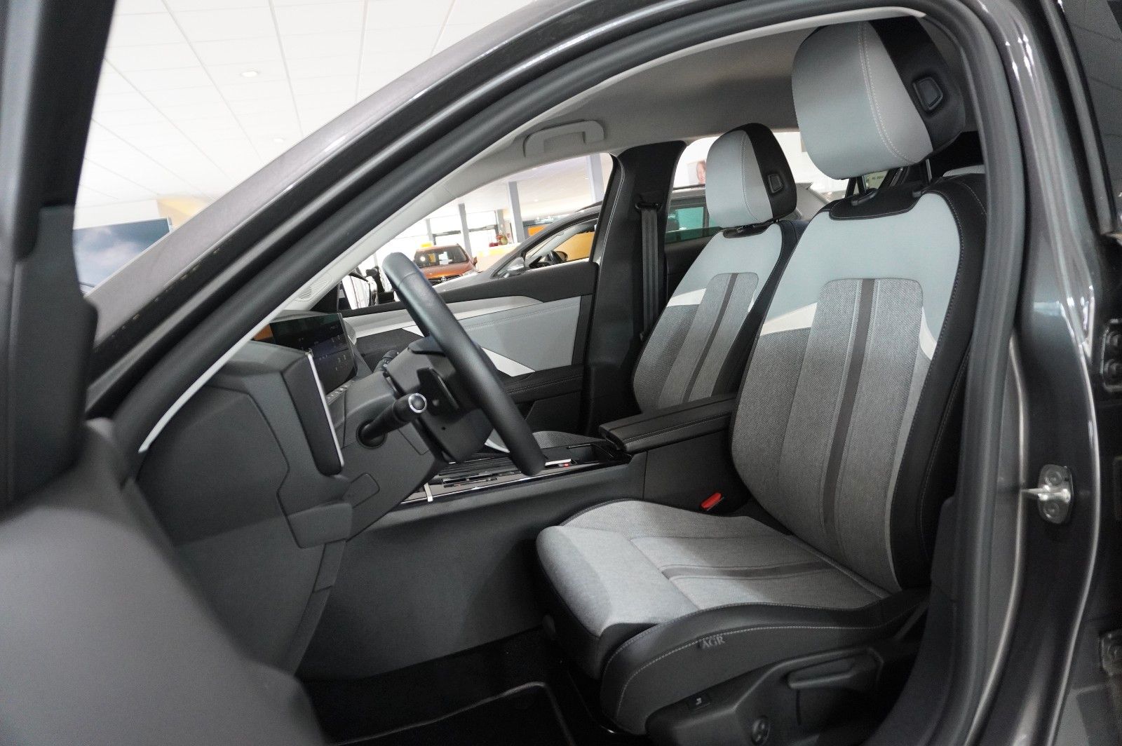 Fahrzeugabbildung Opel Astra L Lim. 1.2T ELEGANCE NAVI/LED/KAMERA/SPORT