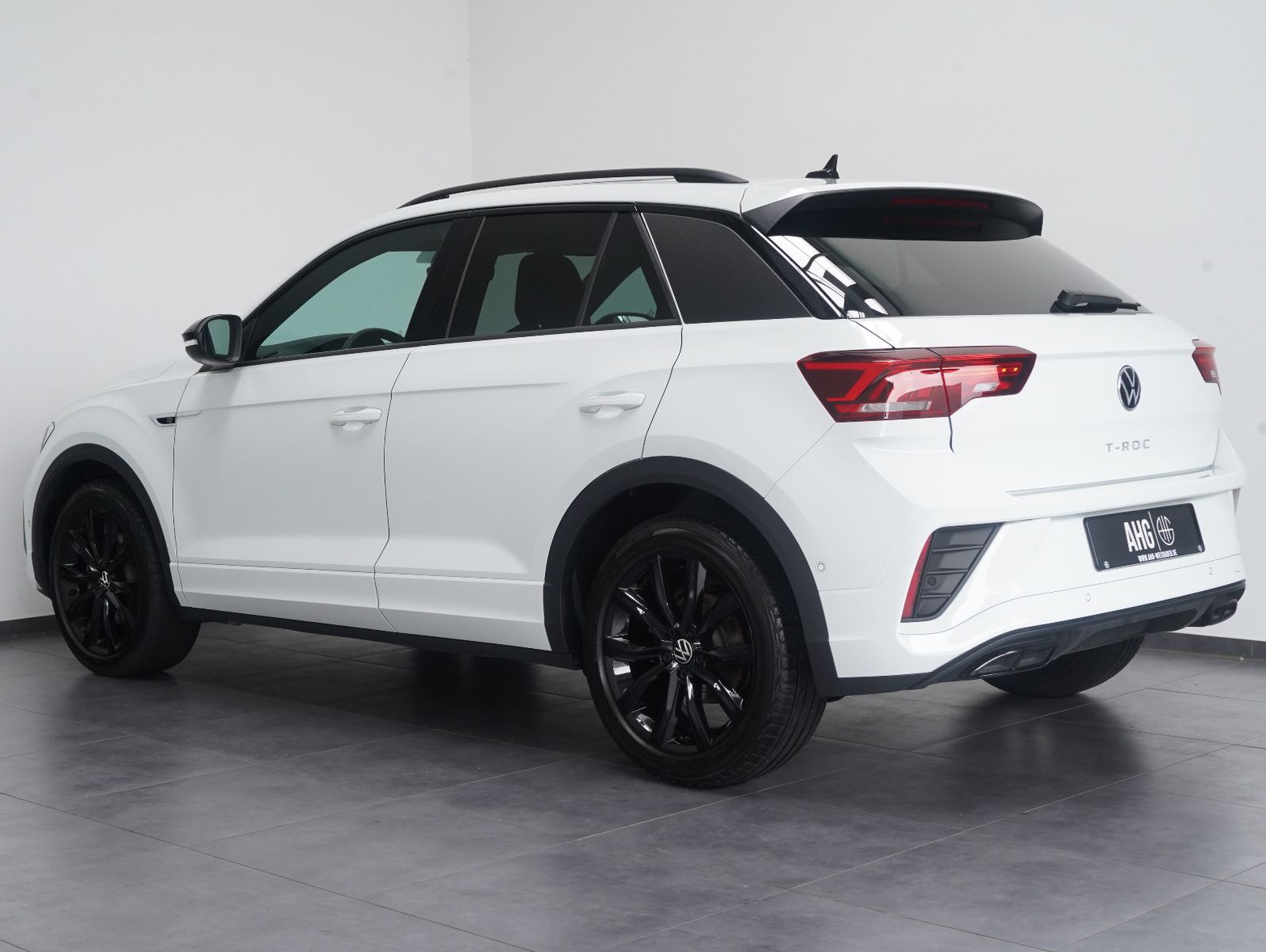 Fahrzeugabbildung Volkswagen T-Roc 1.5 TSI DSG R-Line BLACKSTYLE PANO