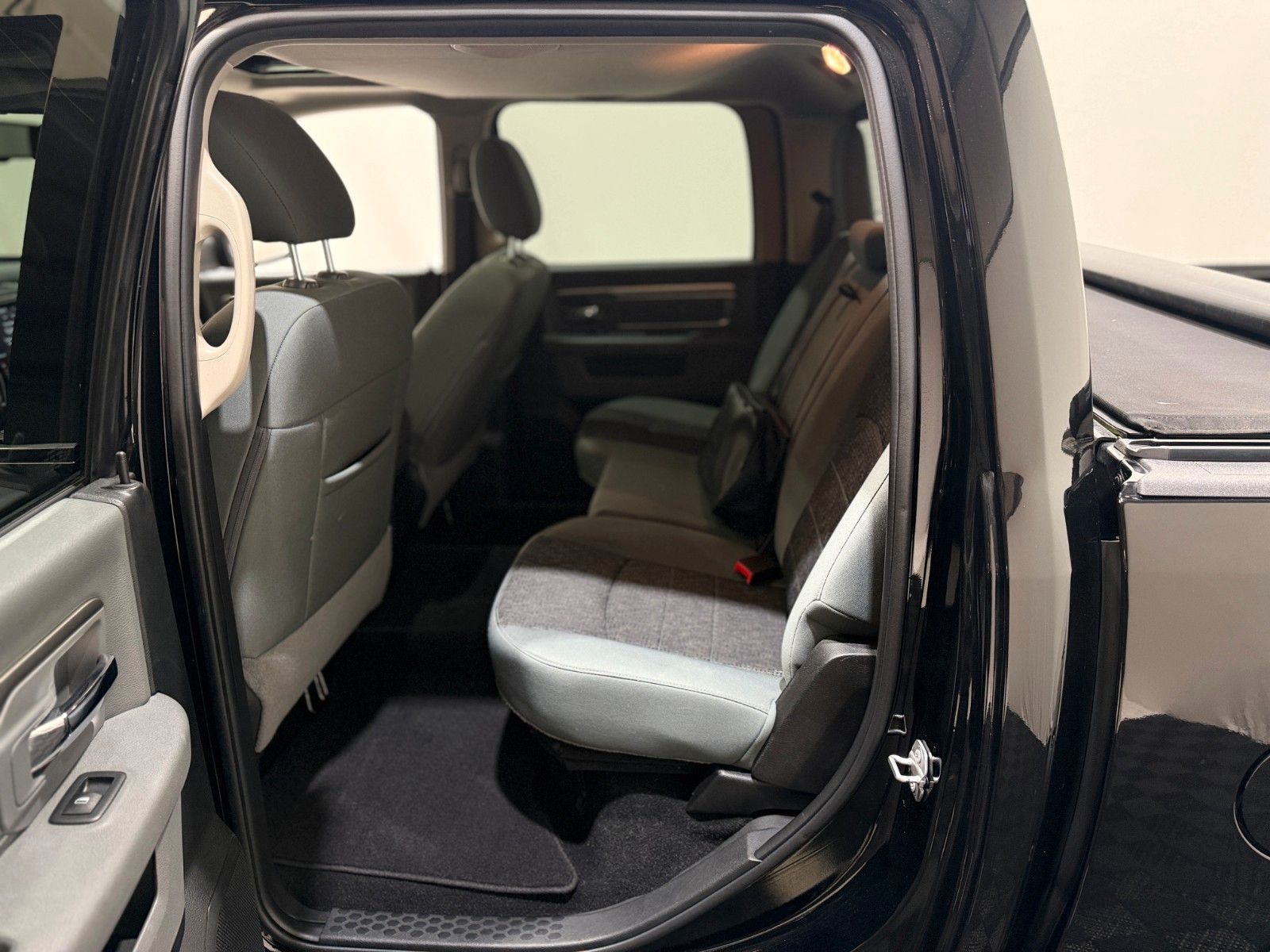 Fahrzeugabbildung Dodge RAM 1500 Blackout Crew Cab 4x4