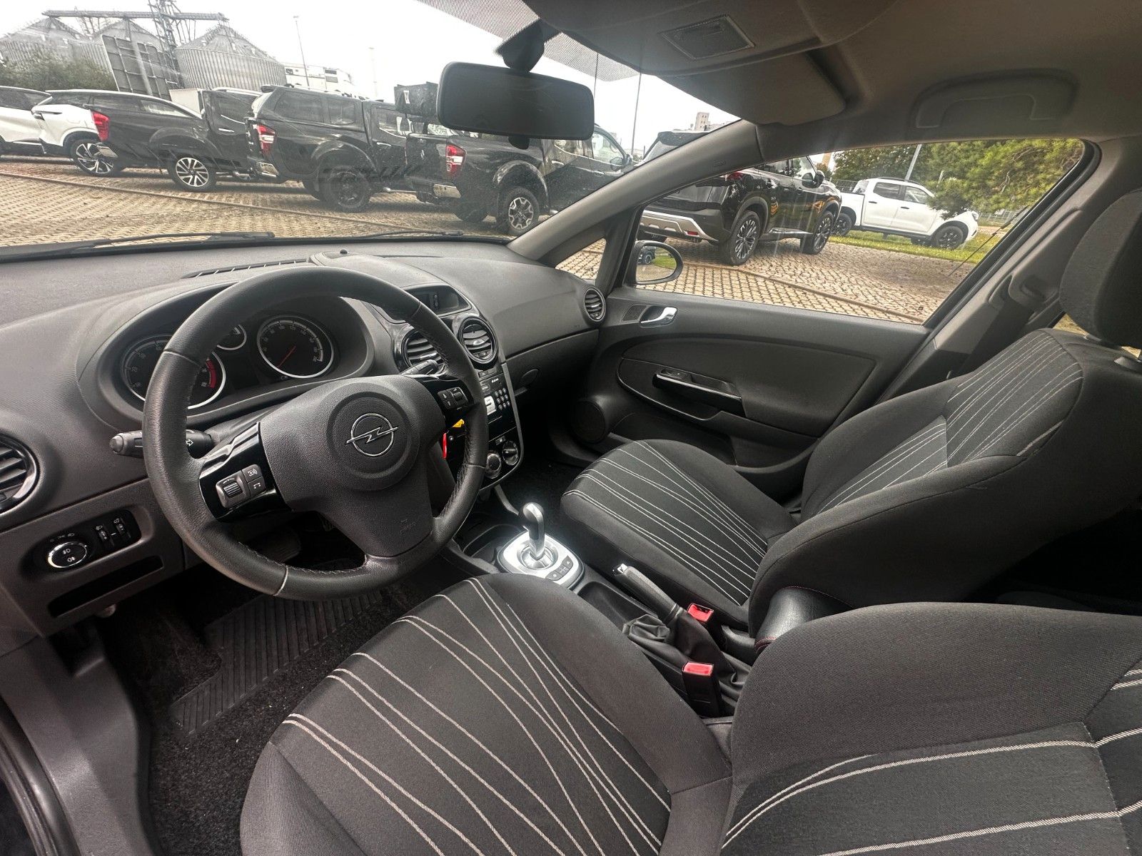 Fahrzeugabbildung Opel Corsa D Edition Automatik, Klima