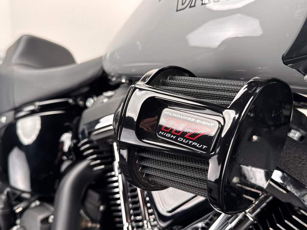 Fahrzeugabbildung Harley-Davidson LOW RIDER ST FXLRST *NEUWERTIG *1. HAND