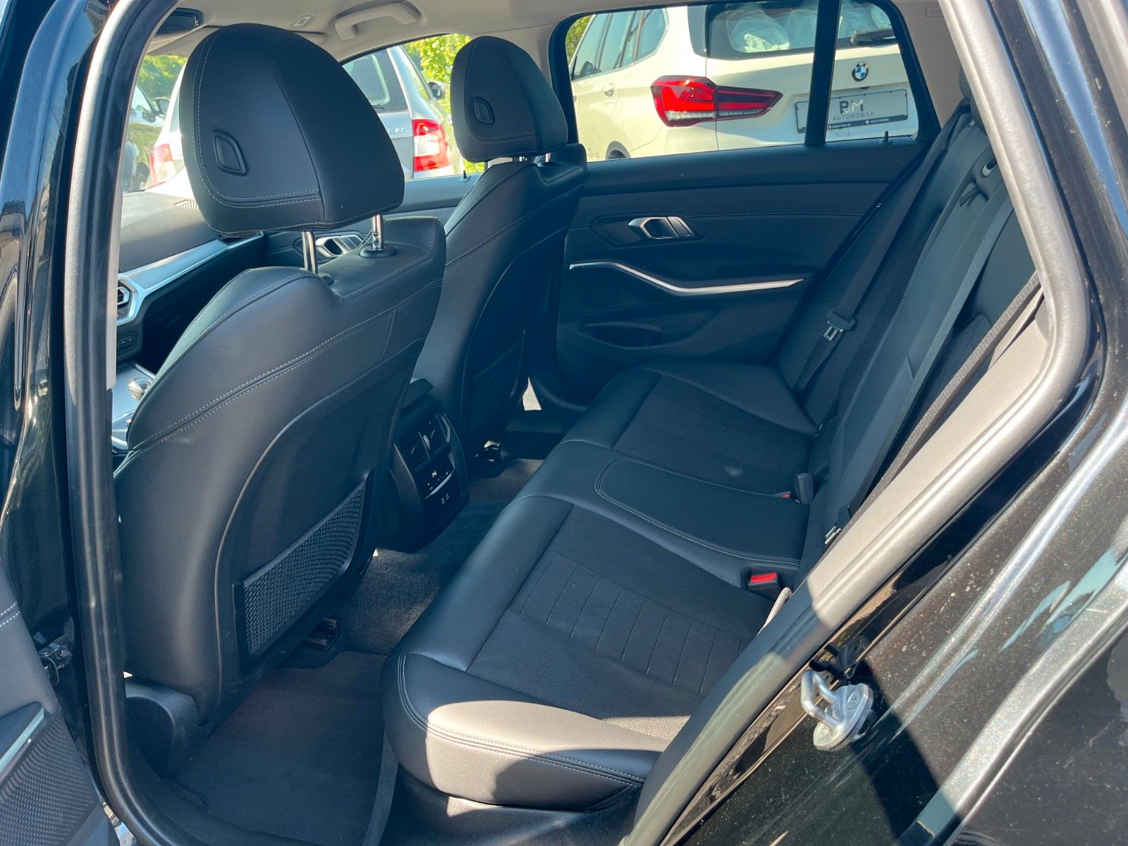 Fahrzeugabbildung BMW 320d xDrive Aut. SPORT LINE Navi LED AHK M Lenkr