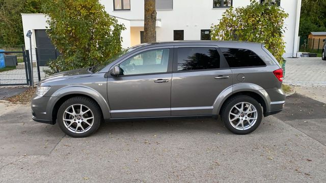 Fiat Freemont, TÜV neu, Winterreifen neu i...