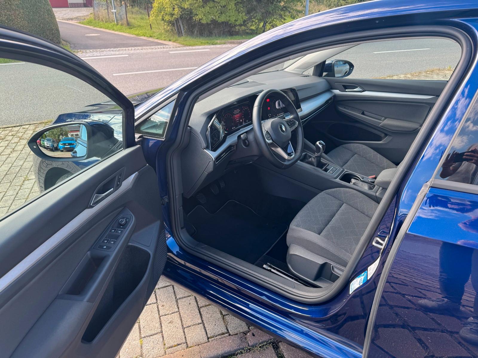 Volkswagen Golf VIII Lim. Life Business