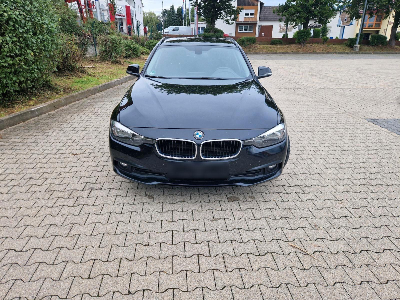 BMW 320 2015 — interior