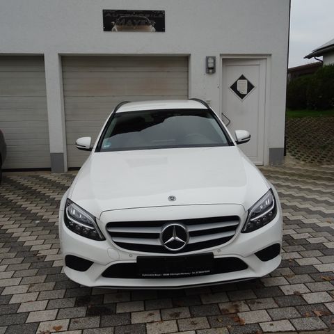 Mercedes-Benz C 180 d T Modell AVANTGARDE Motorhaube