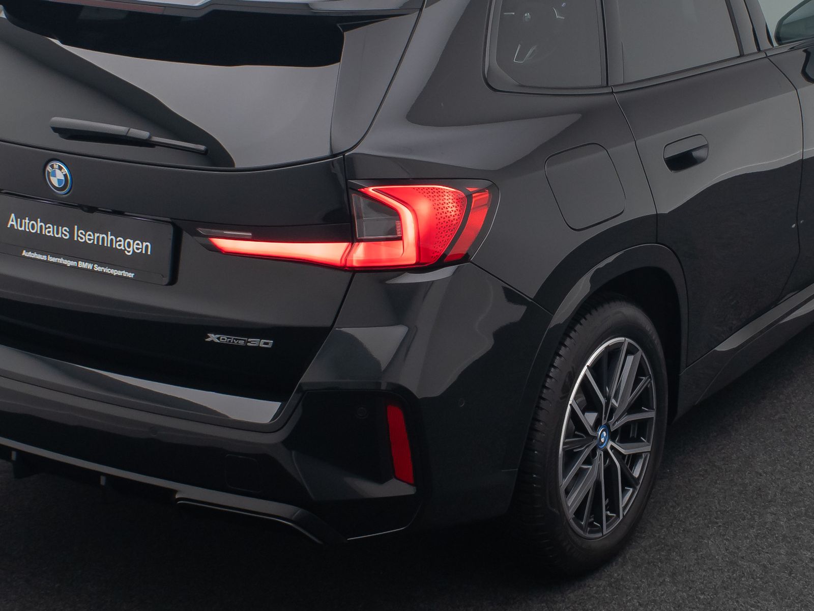 Fahrzeugabbildung BMW iX1 xD30 M Sport DAB Kamera FernlichtAss Komfort