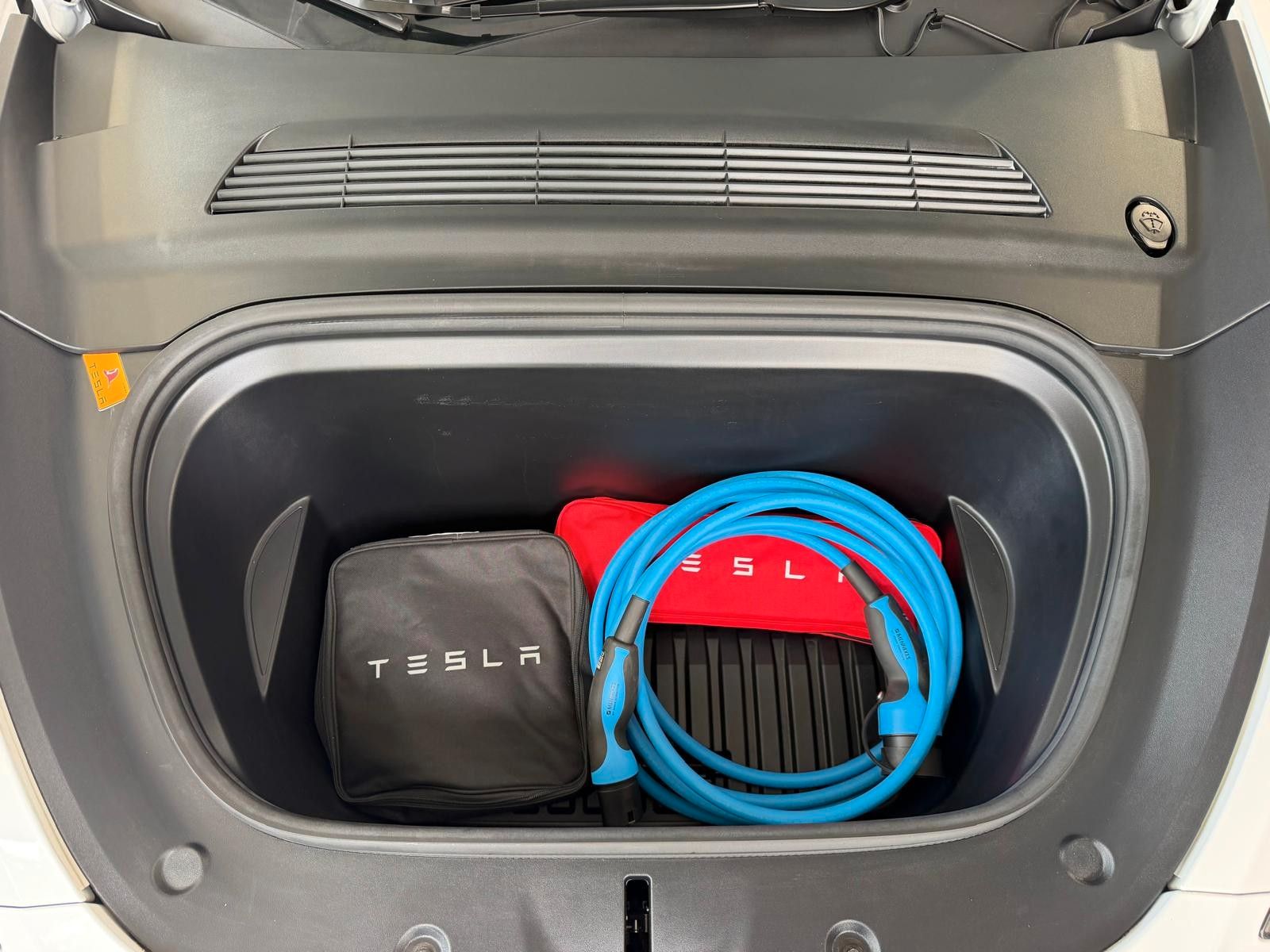Tesla Model Y RWD Premium Matrix LFP Autop. Zertifikat foto 11