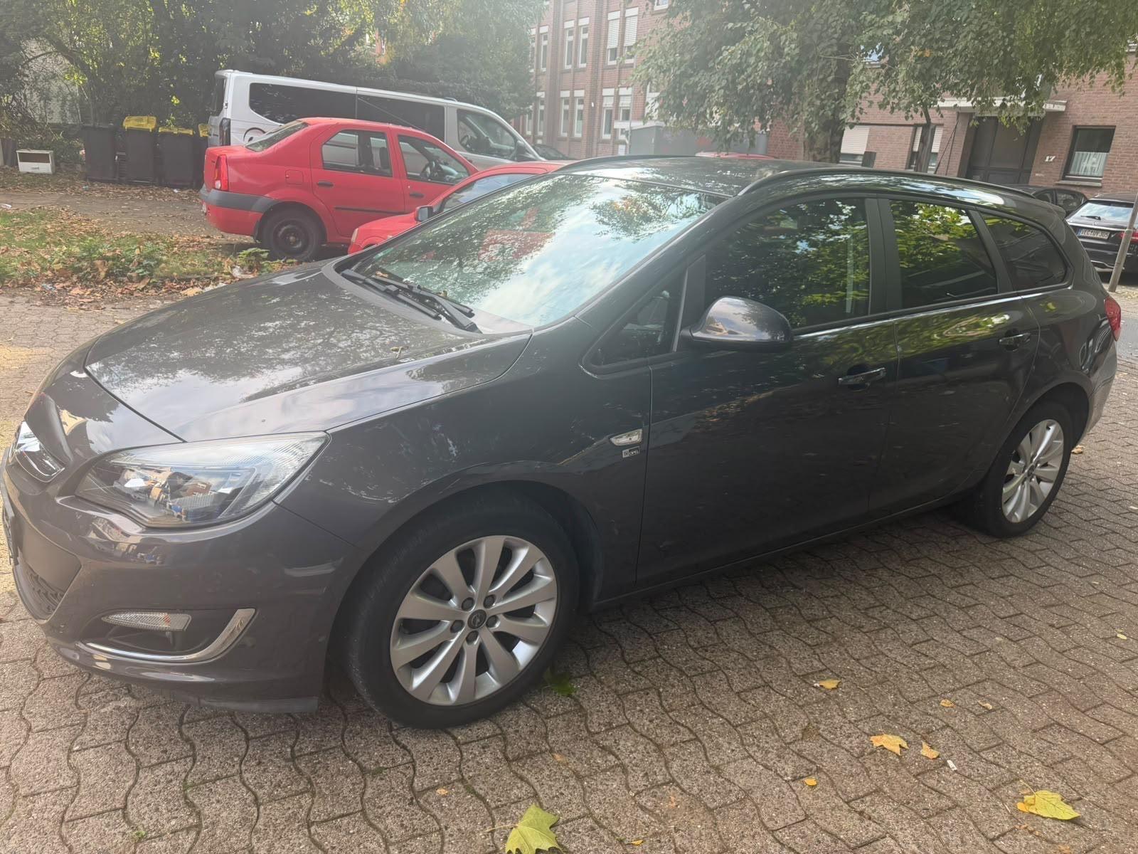 Opel Astra 2012 — photo 8