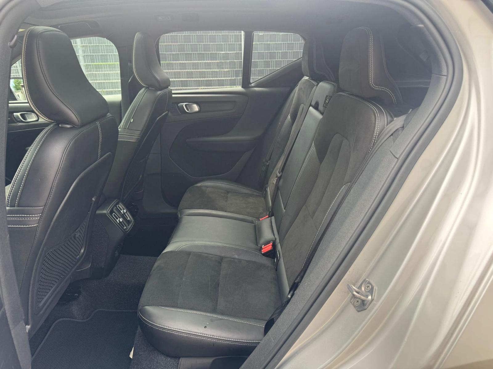 Volvo XC40 R Design 2WD T3-Xenium-Sensus-Kamera-Pano-