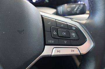 Volkswagen Golf VIII Life 1.0 eTSI AID+ACC+LED+CARPLAY