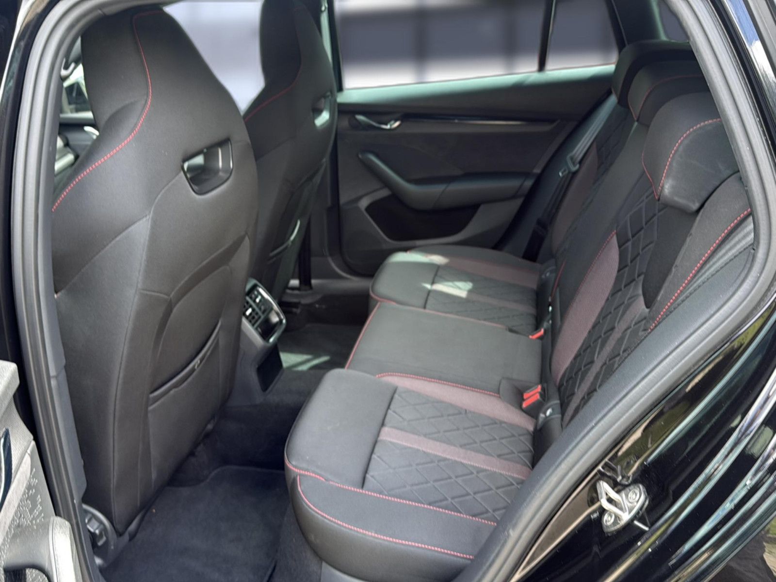 Fahrzeugabbildung SKODA Octavia Combi RS
