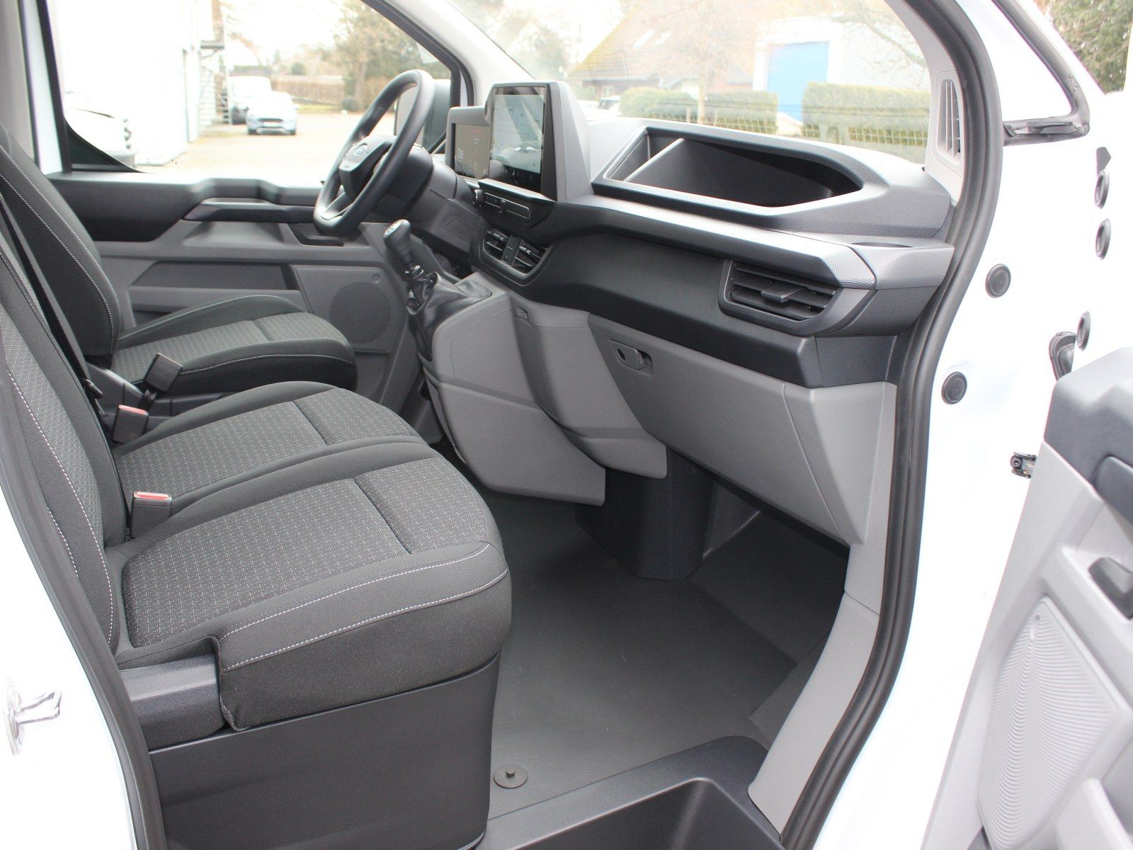 Fahrzeugabbildung Ford Transit Custom 320 L2 Trend Doppelkabine FWD