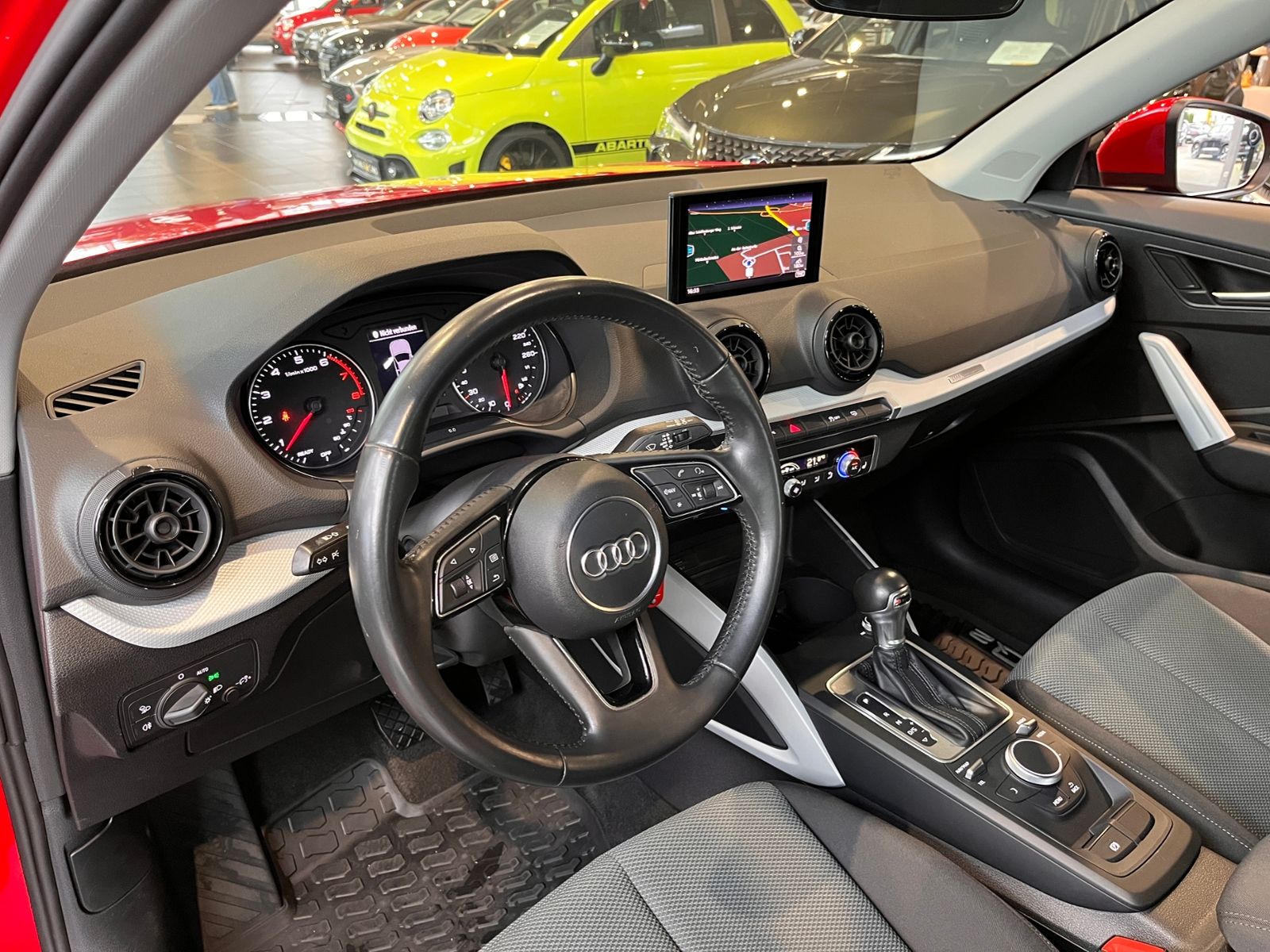 Fahrzeugabbildung Audi Q2 design AHK LED NAV PDC ALU