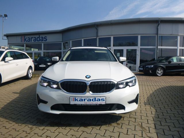 Fahrzeugabbildung BMW 320d Touring >HeadUp/AHK/LED/PANO/PDC/SHZ<