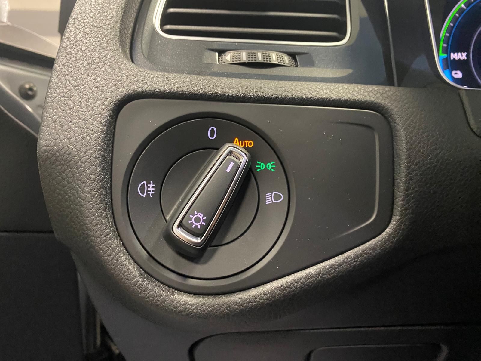 Fahrzeugabbildung Volkswagen Golf e-Golf Comfortline+ACC+RFK+NAVI+WÄRMEPUMPE