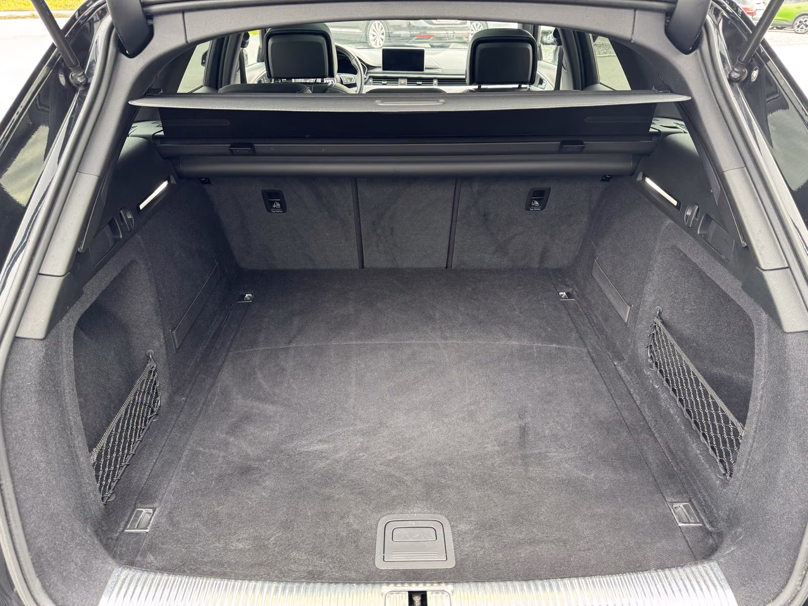 AUDI A4 AVANT 2.0 TFSI 190ch S-LINE BVM Pack sport Toit pano Sièges sport chauffants Historique présent - 2EME MAIN