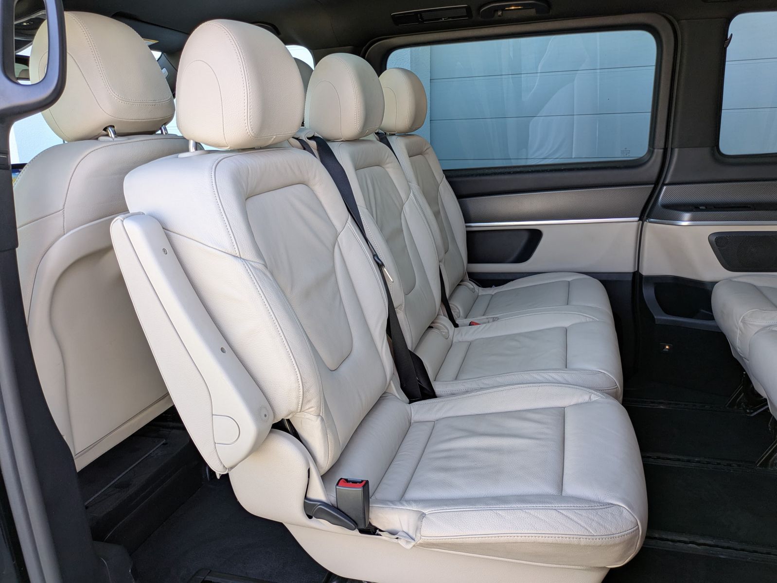 Fahrzeugabbildung Mercedes-Benz V 300 d 4MATIC AMG lang PANO*LED*LEDER*DISTR.