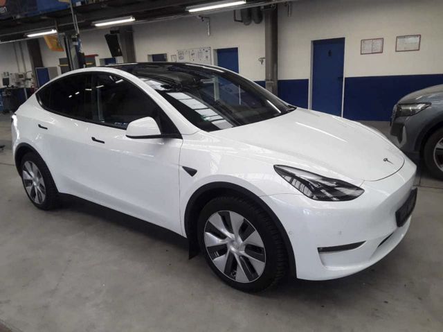 Tesla Model Y Long Range Dual AWD Matrix Wärmepumpe