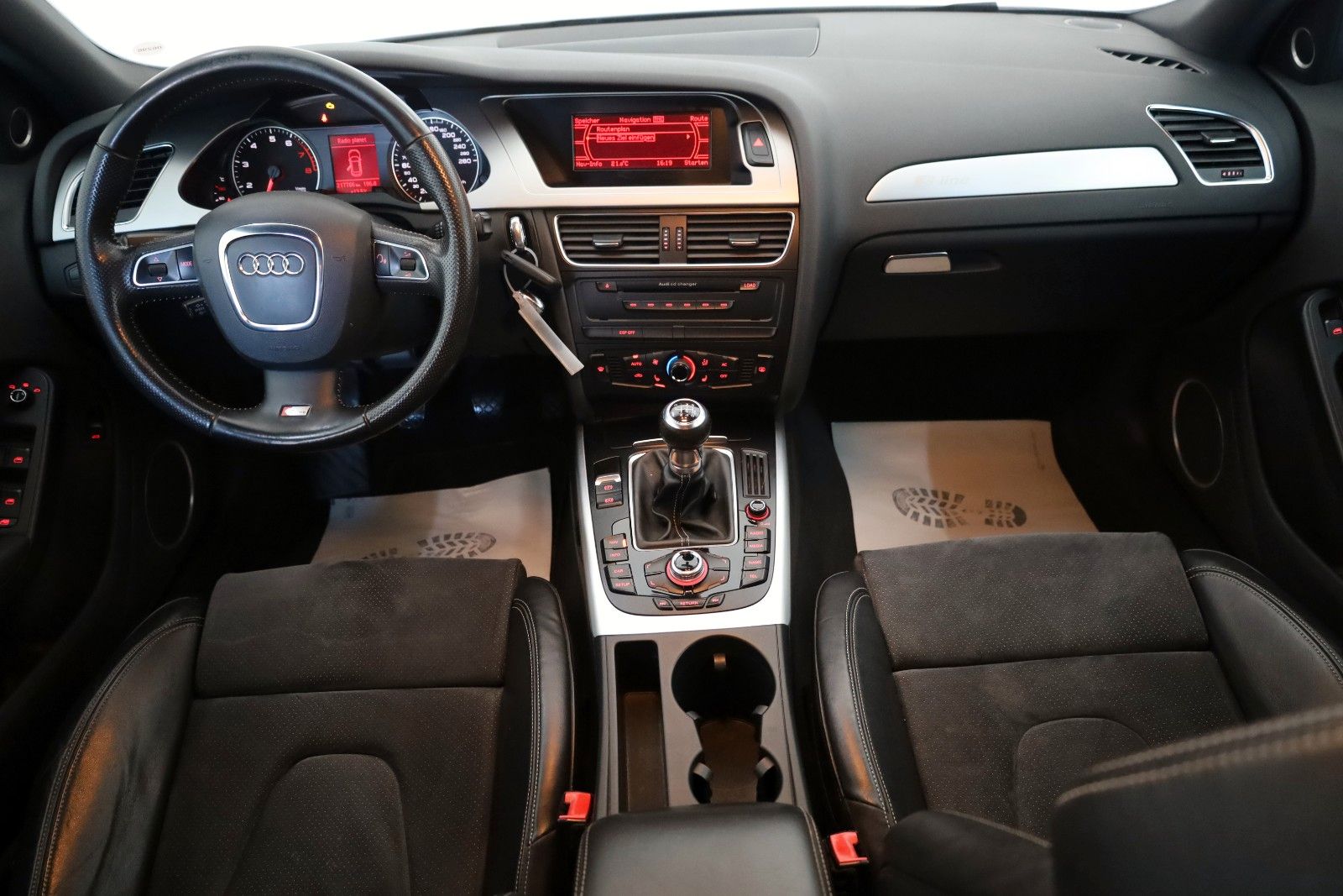 Fahrzeugabbildung Audi A4 Avant S line T.Leder,Navi,Xenon,SH.PDC
