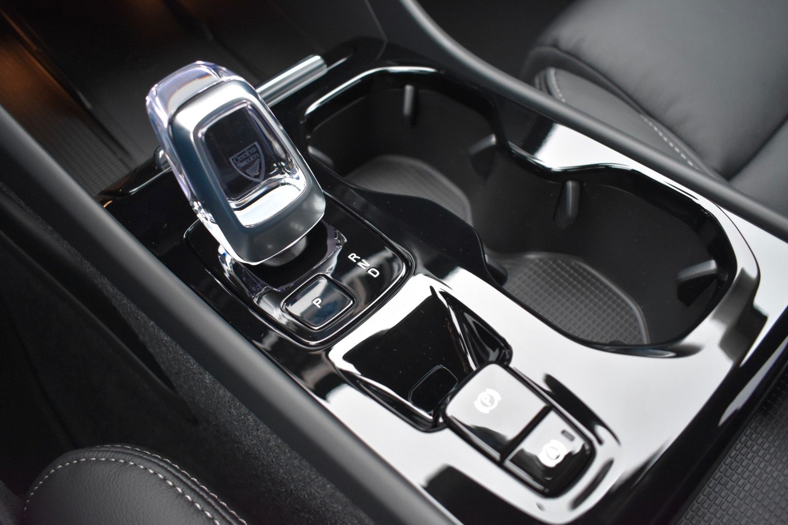 Fahrzeugabbildung Volvo XC40 T5 Recharge 2WD Plus Dark*RFK*H&K*ACC