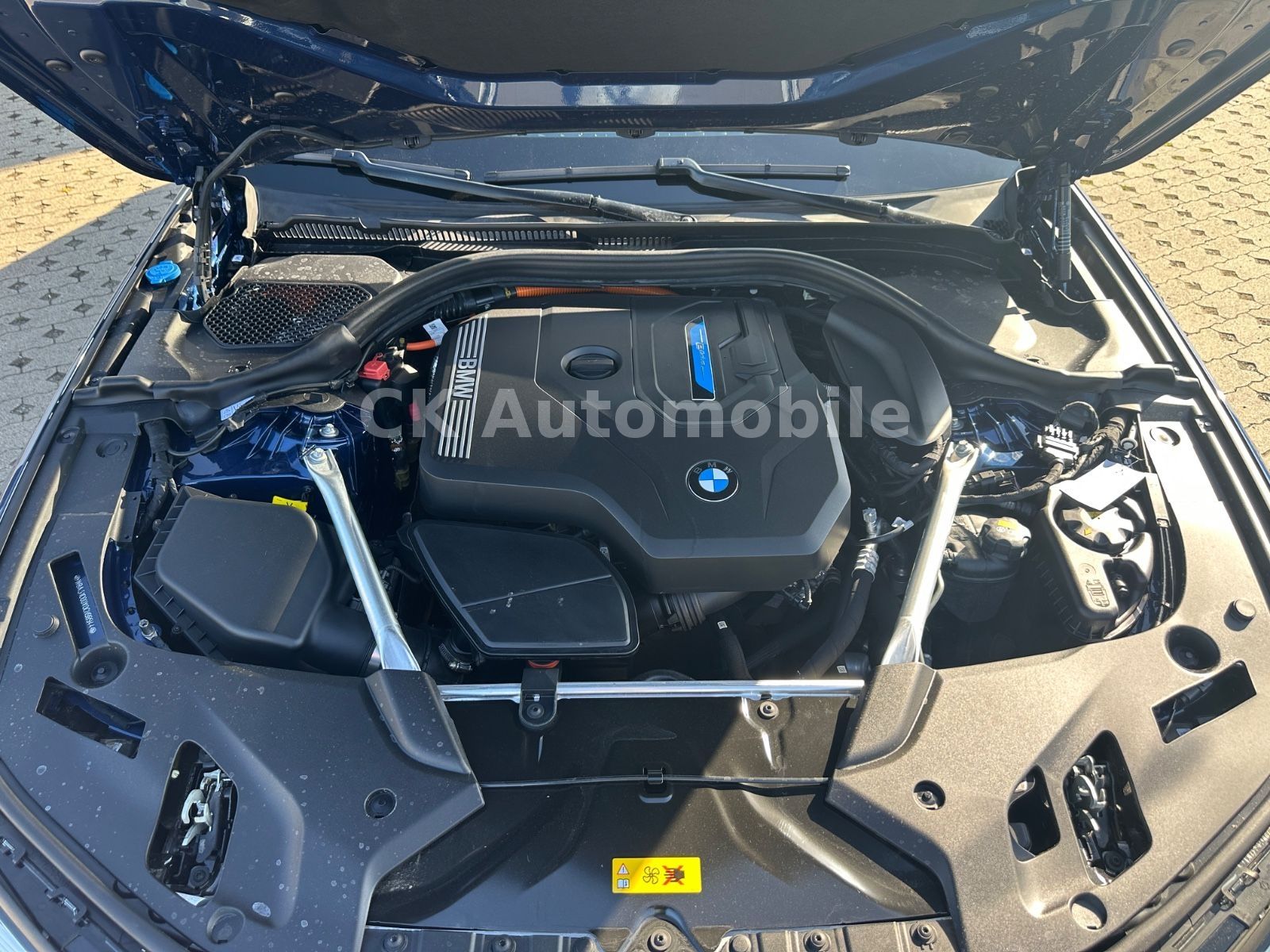 Fahrzeugabbildung BMW 530e xDrive Touring Luxury Line/Pano/LED/Kam/AHK