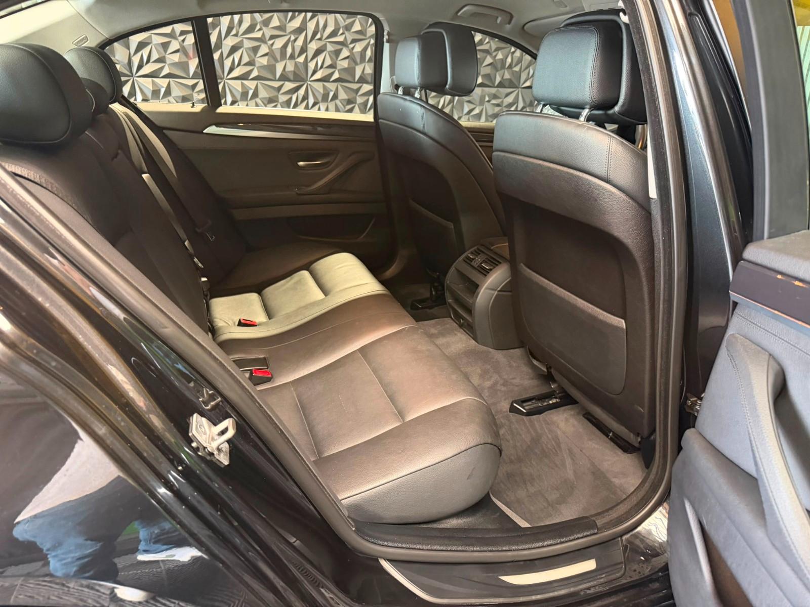 BMW 523i 204 ch 6 cylindres • Boîte auto • 70 000 km • Cuir Dakota • GPS • Radars AV/AR