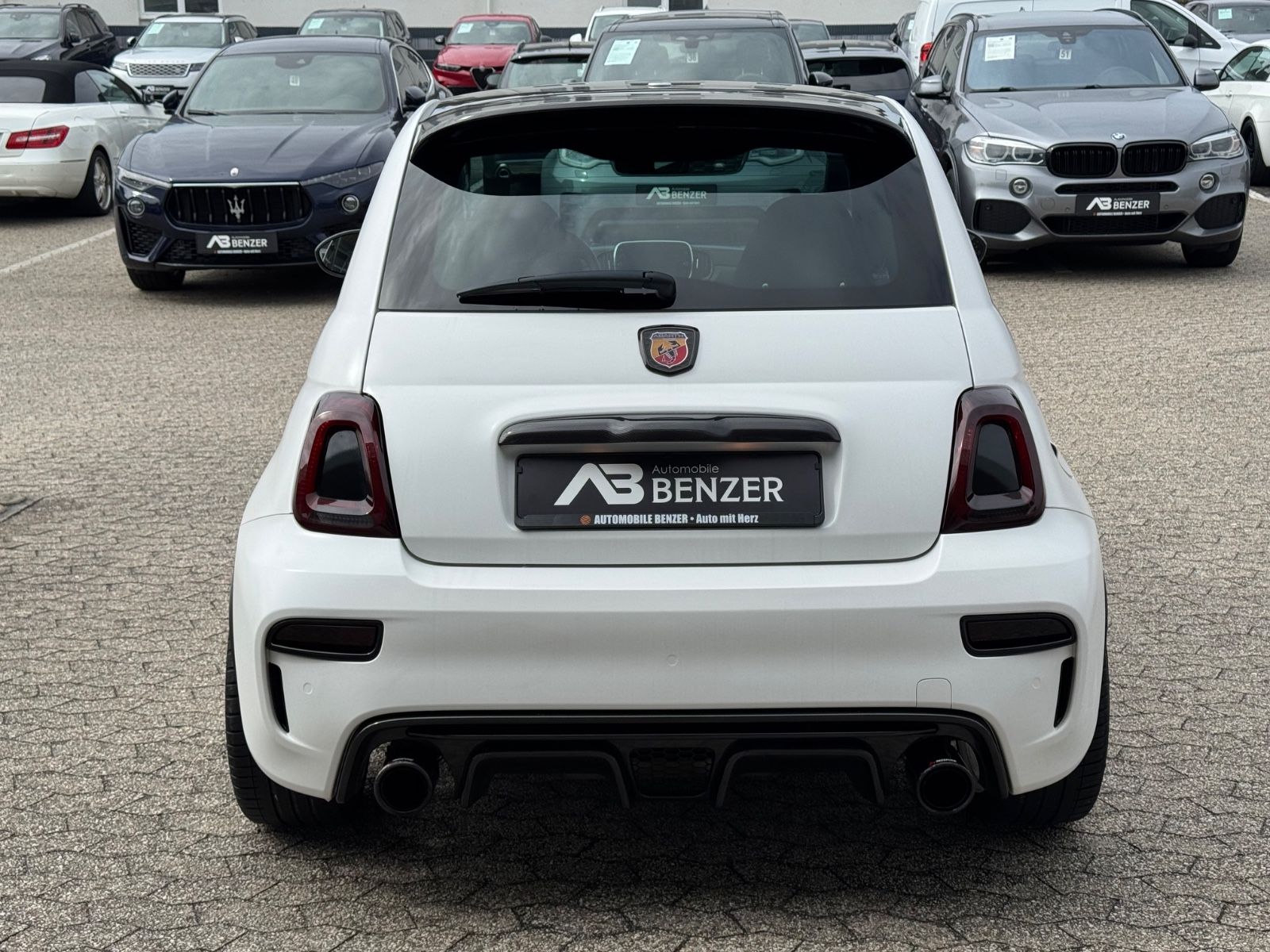 Fahrzeugabbildung Abarth 595 esseesse/CARBON/Akrapovic/MATT/Maxton-Design