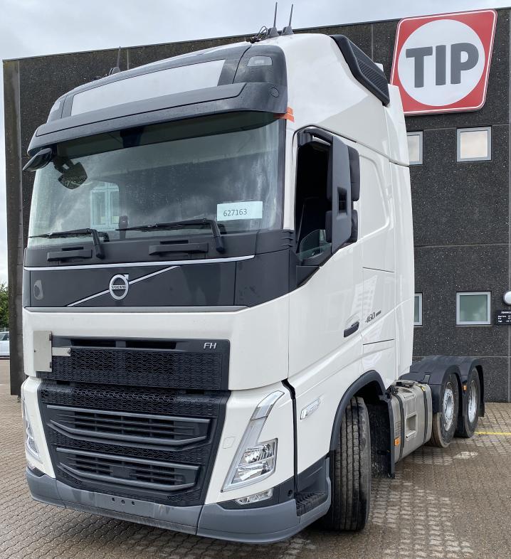 Volvo Vehicle Tractor 6x2/2 Standard