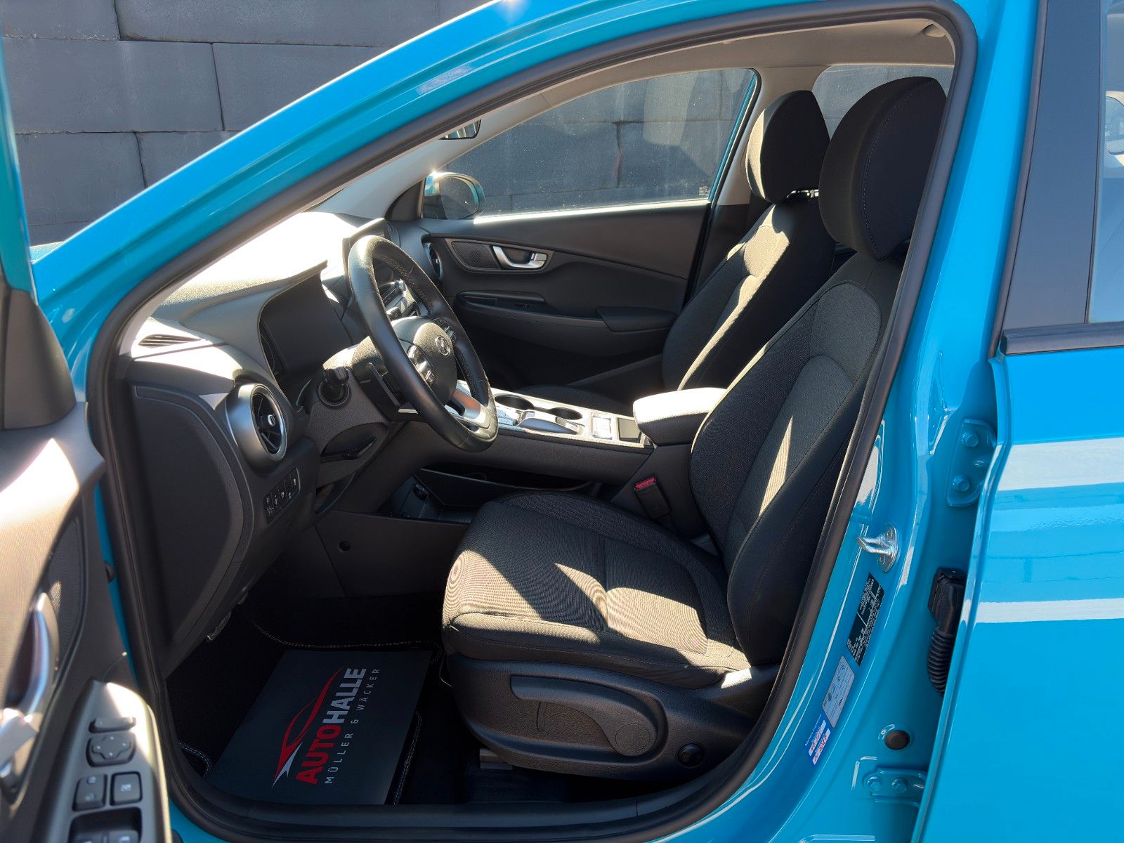 Fahrzeugabbildung Hyundai KONA E Select CarPlay Kamera PDC ACC SHZ LHZ LKA