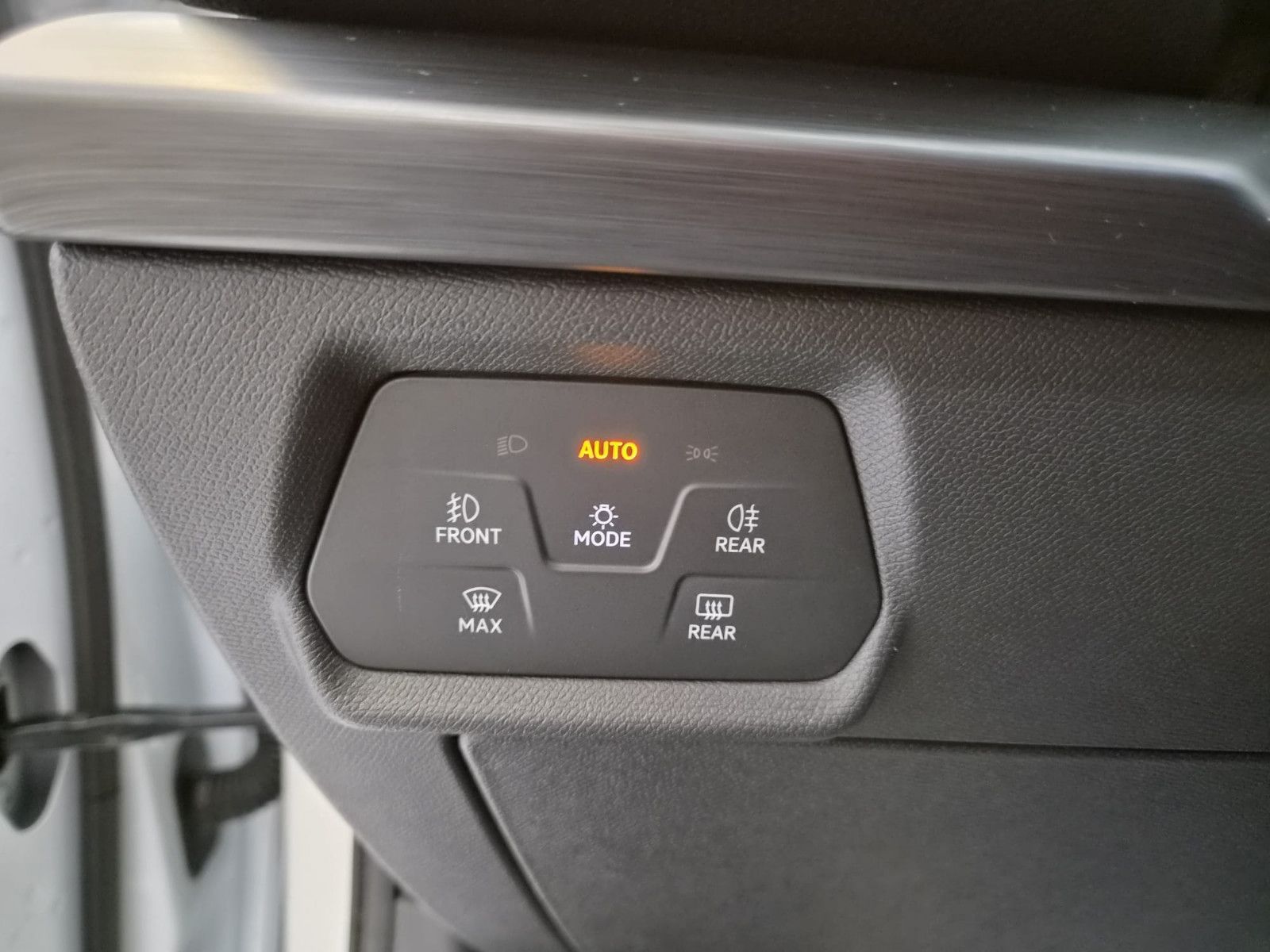 Fahrzeugabbildung CUPRA Leon Sportstourer / NAVI / KAMERA / T-LEDER