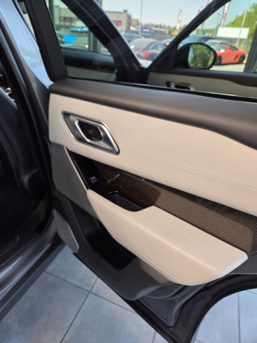 Fahrzeugabbildung Land Rover Range Rover Velar First Edition
