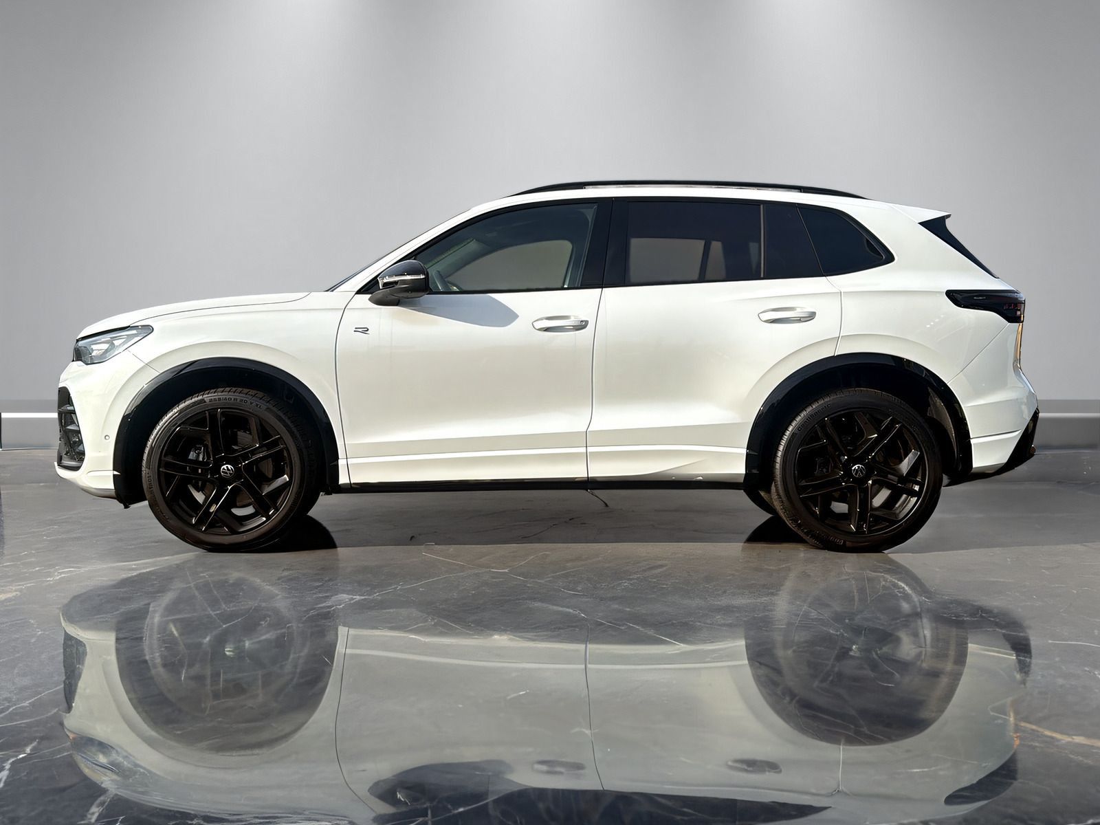 Volkswagen Tiguan R-Line 2.0TDI DSG 4M AHK KAMERA STANDHZG foto 5