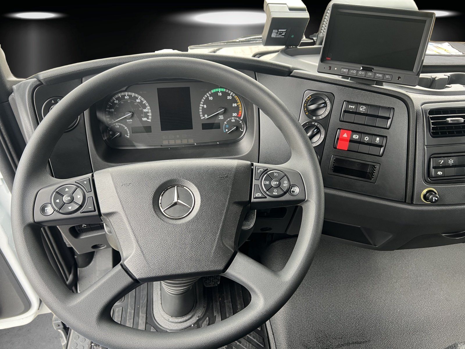 Fahrzeugabbildung Mercedes-Benz Atego 818 K 4X2 Klima Meiller Trigenius ABA6