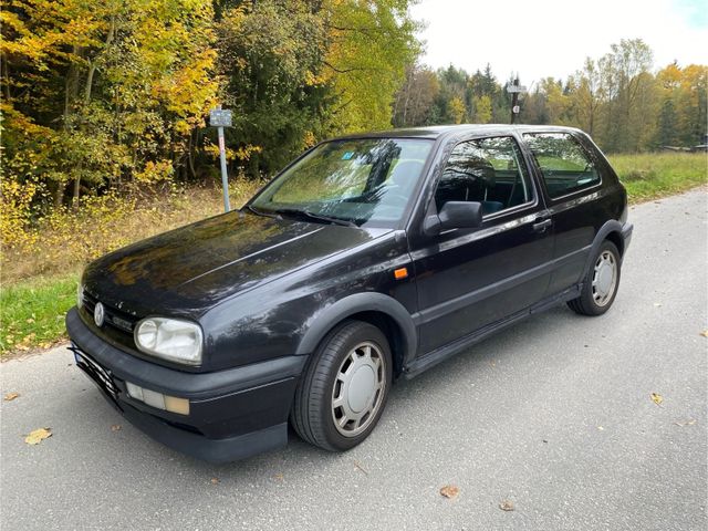 Volkswagen Golf 2.0 GTI schwarz