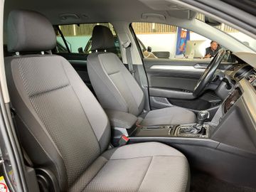 Volkswagen Passat Variant *LED*AHK*ACC*3ZONEN*1HAND*